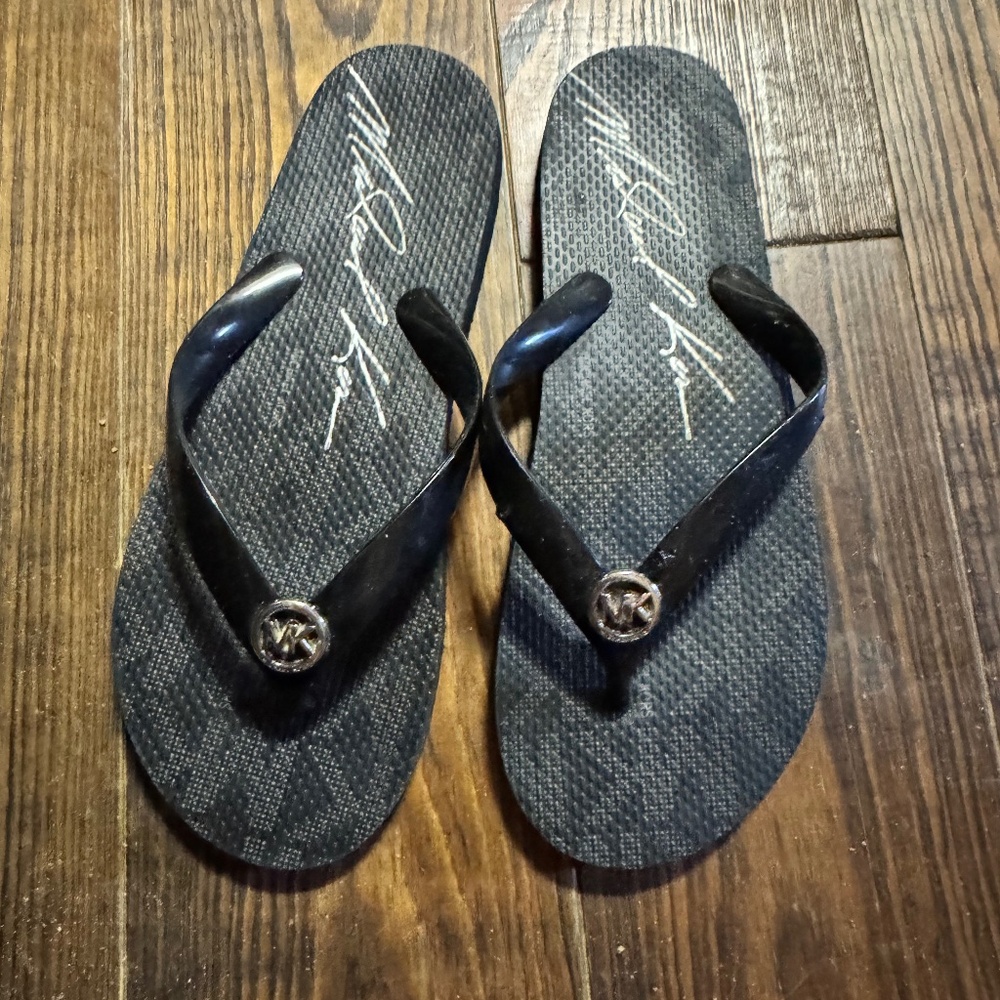 Black Michael Kors flip flops size 8